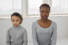 Gérer le stress parental en 2026 : techniques éprouvées